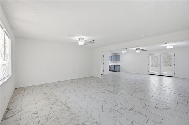 Building Photo - 165 Loving Dr