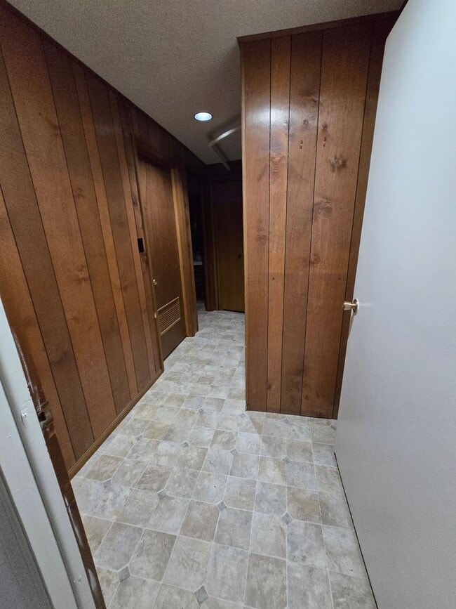 Building Photo - 4 bed, 3 bath house in the country