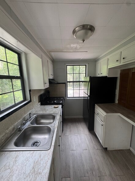 Building Photo - 7107 Arlet Dr