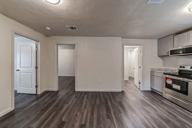 Building Photo - For Lease – 2 Bedroom, 1 Bath Corner Home in Kerrville, TX