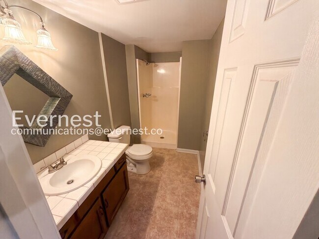 Building Photo - 3 Bed, 2 Bath Home with Garage / Pet-Friendly / Vouchers Accepted / Available Now!