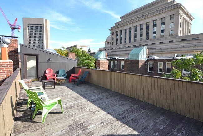 Building Photo - 67 St Germain St