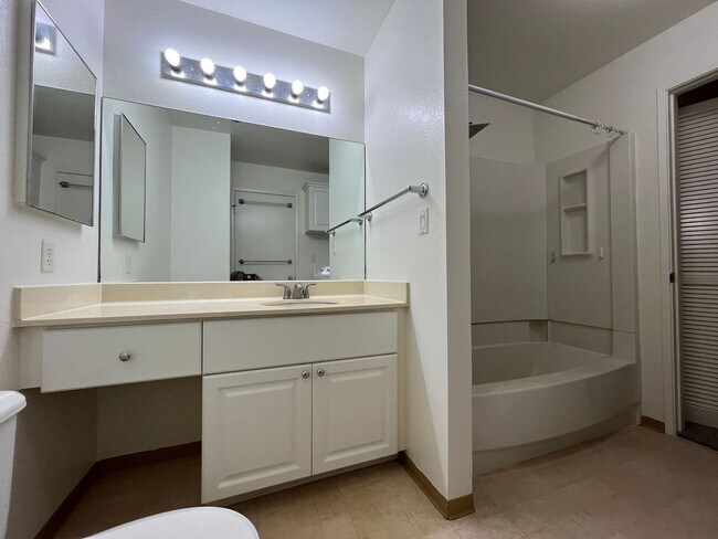 Building Photo - Royal Palm (Waipio) - Upstairs 2 bedrooms,...