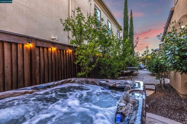 Building Photo - 2004 Drysdale St