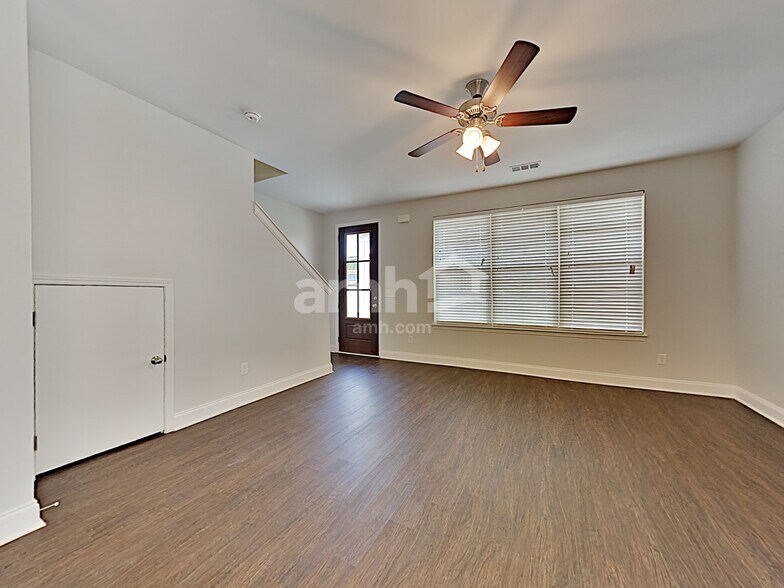 Building Photo - 5512 Central Grove Sq