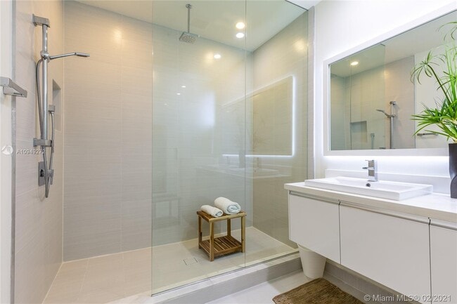 Building Photo - 6611 NW 105th Pl