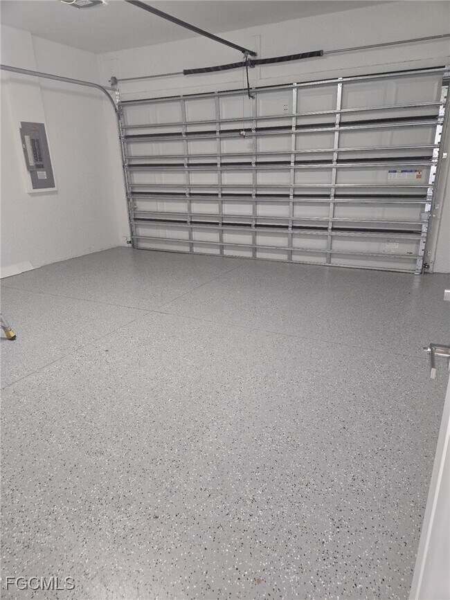 Building Photo - 1022 Candlelight Dr