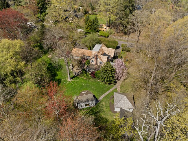 Building Photo - 53 Sylvan Rd N