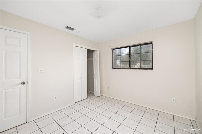 Building Photo - 8 S Ave