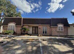 Building Photo - 2920 Cambridge Ln