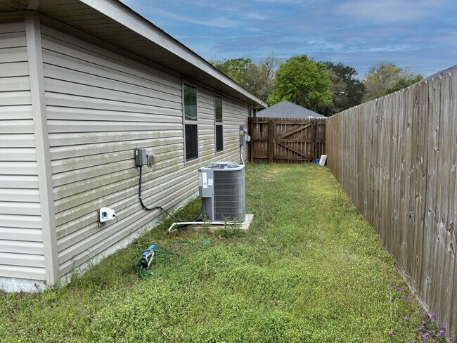 Building Photo - 5143 Carmell Ridge Cir