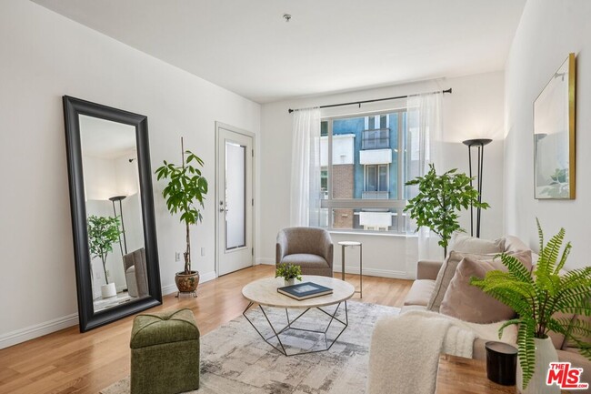 Primary Photo - 100 S Alameda St