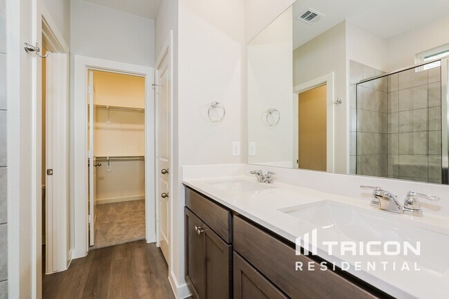 Building Photo - 8009 Calhoun Vly Dr