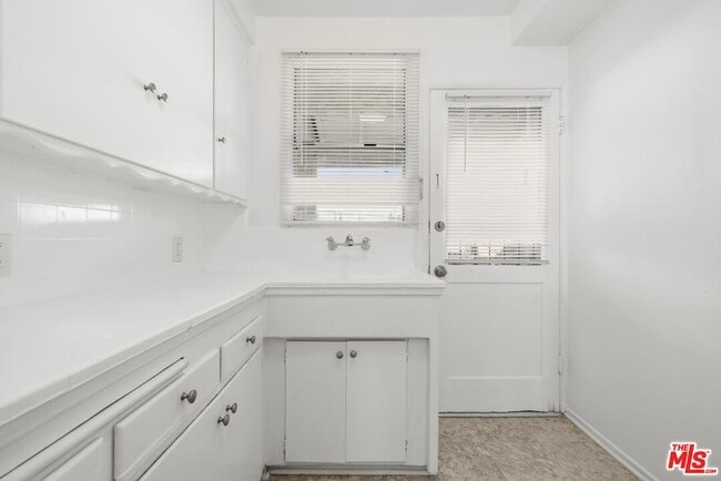 Building Photo - 5324 Vantage Ave