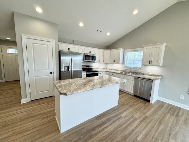 Building Photo - Charming 3-bedroom home ready to welcome its first family!