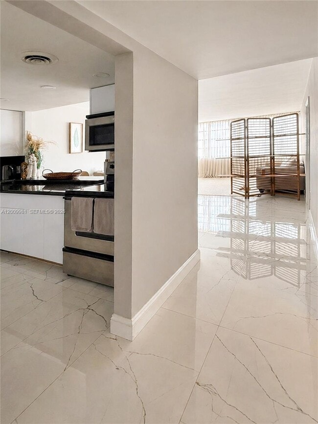 Building Photo - 1351 NE Miami Gardens Dr