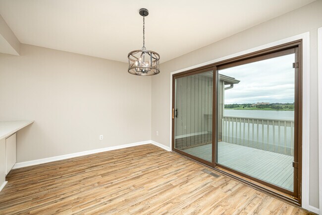 Building Photo - 893 Cliffs Dr