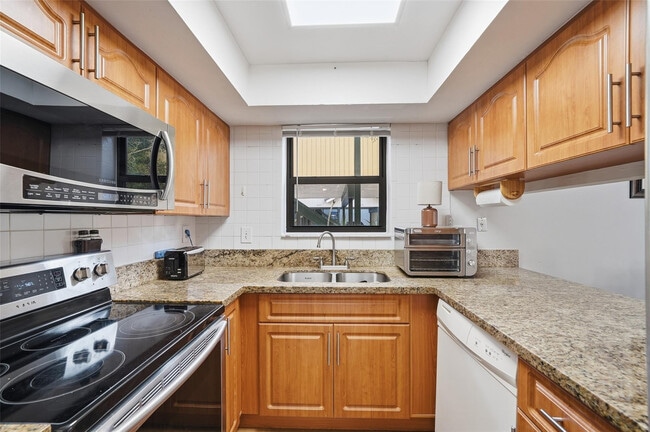 Building Photo - 8412 Shadow Ct