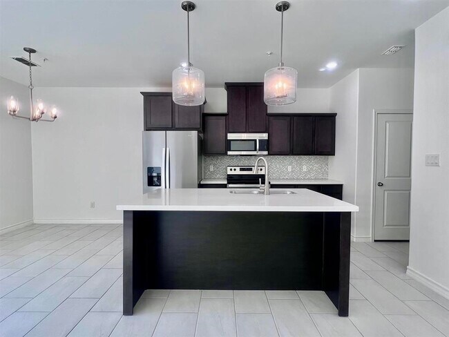 Building Photo - 9914 Kaspar Dr