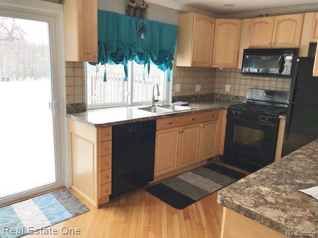 Building Photo - 37736 Charter Oaks Blvd