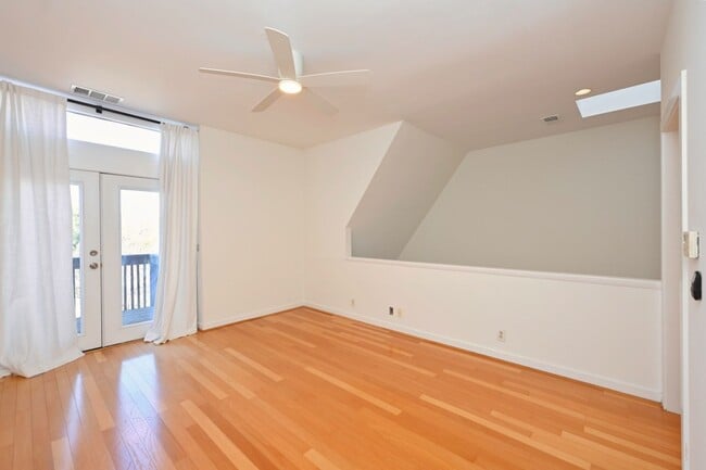 Building Photo - **PERFECTLY SITUATED TOWNHOME IN GREEN HIL...