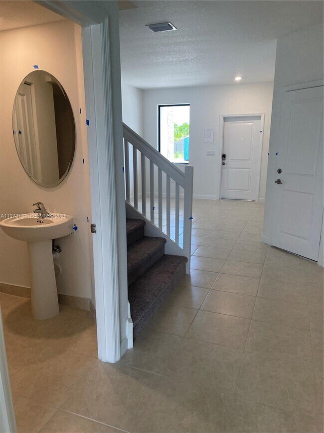 Building Photo - 20564 NE 5th Pl