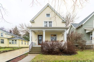 Building Photo - 426 S 7th St