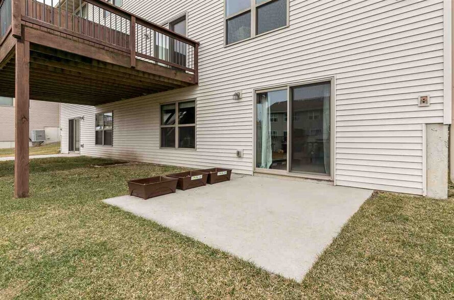 Building Photo - 442 Watts Ct