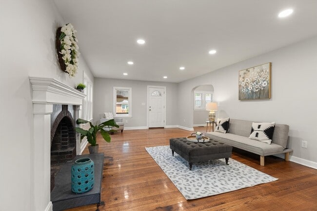 Building Photo - 129 Maple Ave