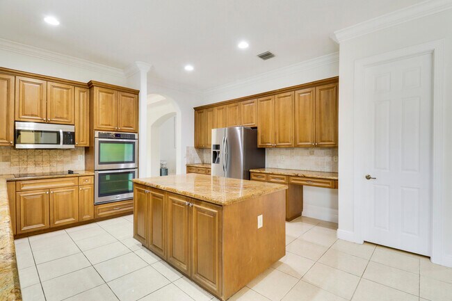 Building Photo - 5029 Forest Dale Dr