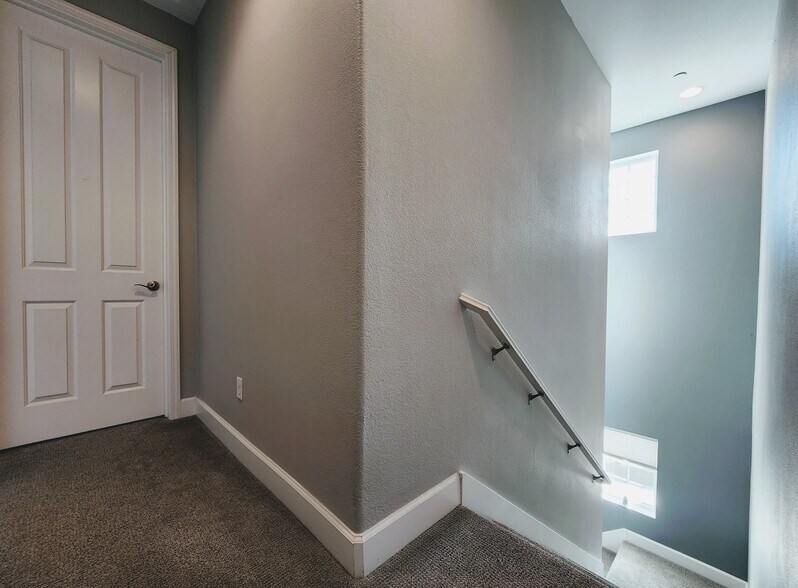 Building Photo - 632 True Wind Way