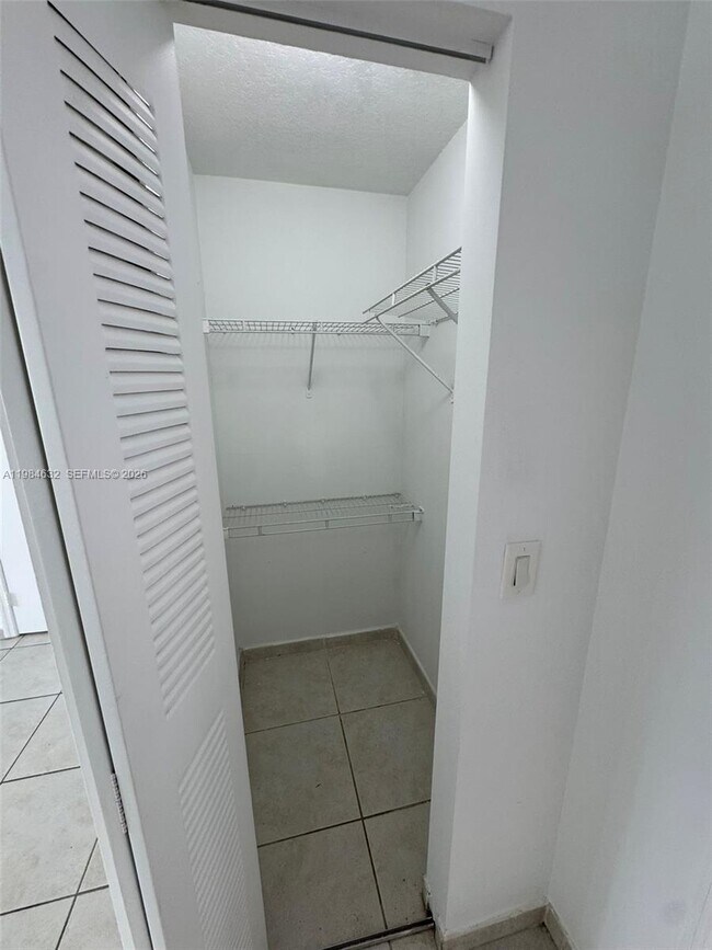 Building Photo - 7280 NW 114th Ave