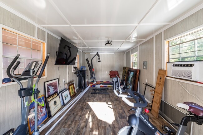 Building Photo - 213 E Peck Blvd