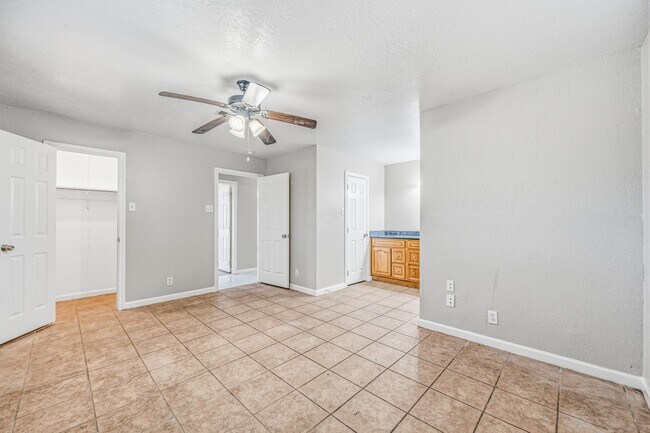 Building Photo - 1318 55th St