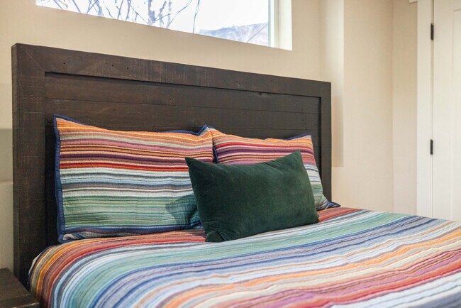 Building Photo - 255 Matterhorn Dr