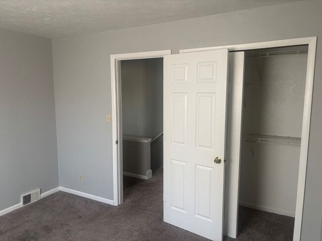 Building Photo - Charming 2-Bedroom Property in Prime Location