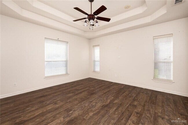 Building Photo - 12 Hackberry Ave