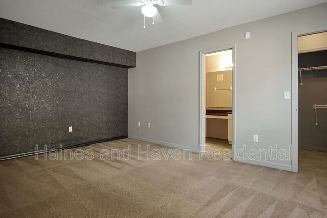 Building Photo - 2326 Fan Palm Dr