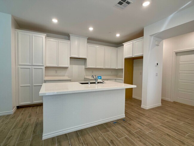 Building Photo - LOVELY TOWNHOUSE FOR RENT - GATED 3 BED 3 ...