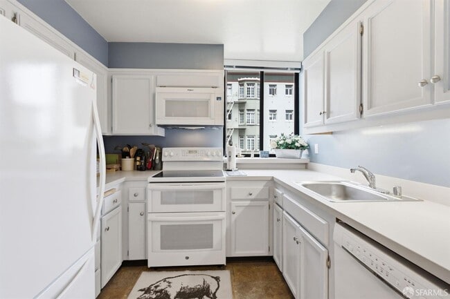 Building Photo - 900 Bush St