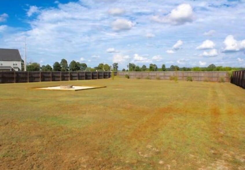 Building Photo - 613 Pecan Grove Loop