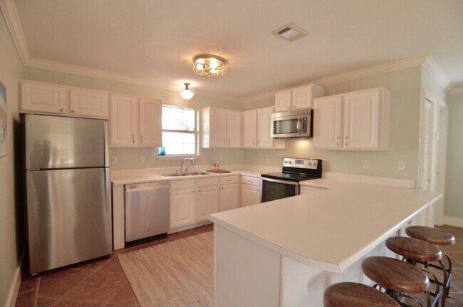 Building Photo - 427 Seacrest Dr