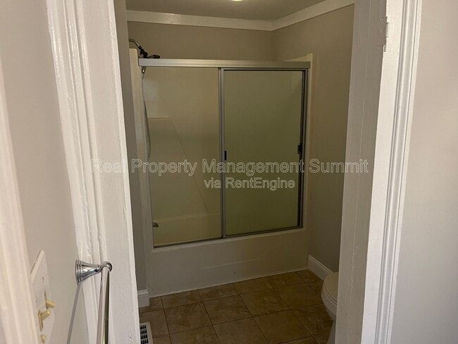 Building Photo - 401 N Augusta St