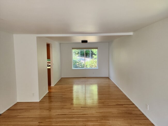 Building Photo - 4227 212th Ave NE