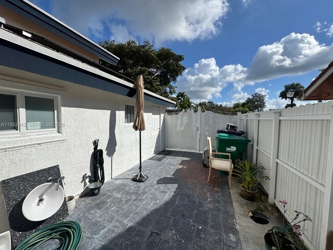 Building Photo - 10710 SW 141st Ave