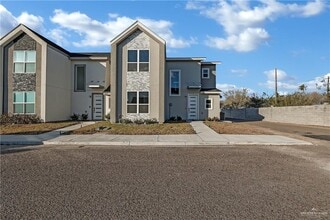 Building Photo - 17 West Dr