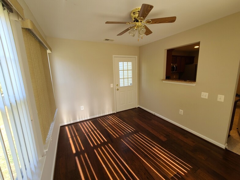 Sunroom - 902 Parade Ln