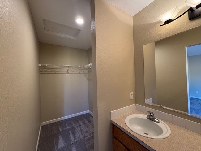 Building Photo - Beautiful One Story House - 3 bed in Spanaway!