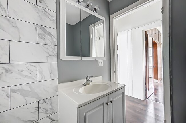 Building Photo - Cozy 3 bedroom w/backyard