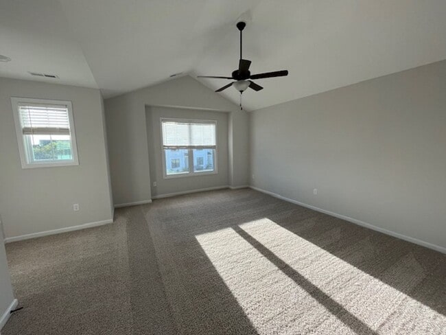 Building Photo - Perfect Paramount Point Property!